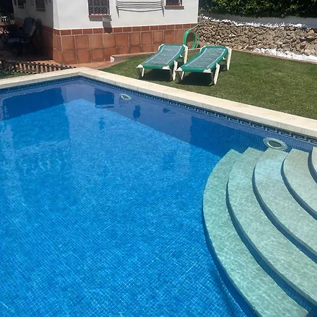 Villa Private Nerja, Large Private Pool, Gardens & Parking *