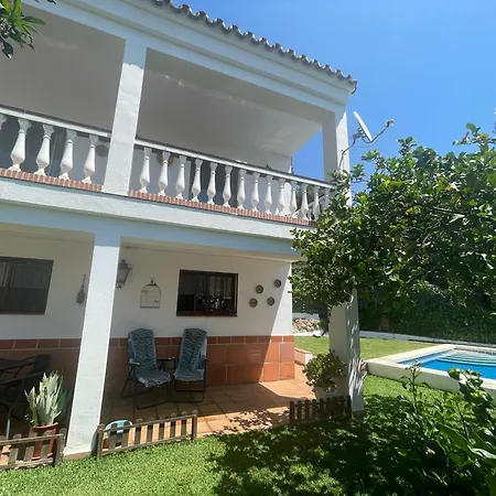 Villa Private Nerja, Large Private Pool, Gardens & Parking *