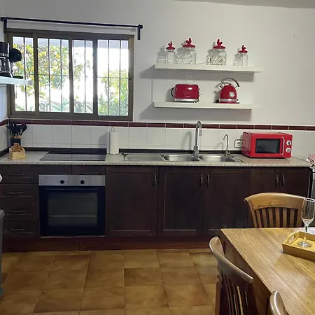 Private Nerja, Large Private Pool, Gardens & Parking Villa Frigiliana