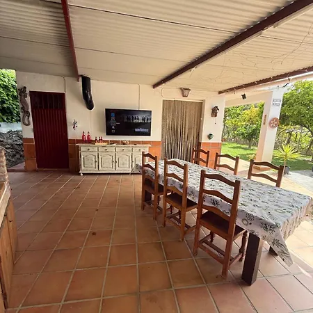 Villa Private Nerja, Large Private Pool, Gardens & Parking *