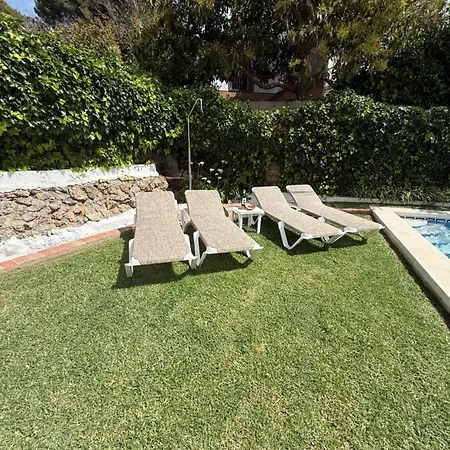 Private Nerja, Large Private Pool, Gardens & Parking Villa *